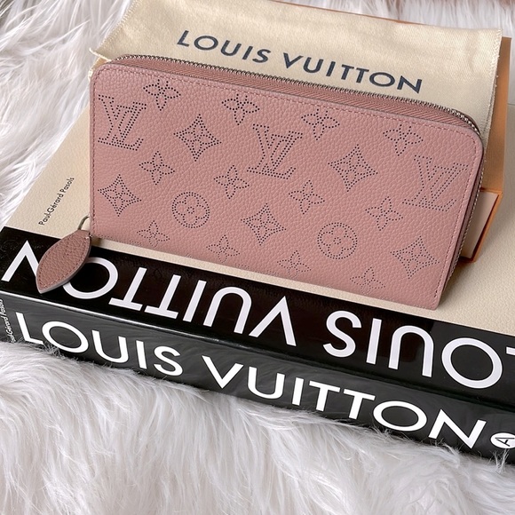 •Louis Vuitton• 🇫🇷 Mahina Zippy Wallet - Picture 2 of 14